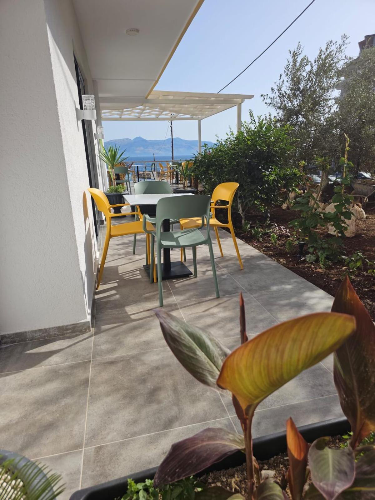 Ardit Seaside Rooms ساراندا المظهر الخارجي الصورة