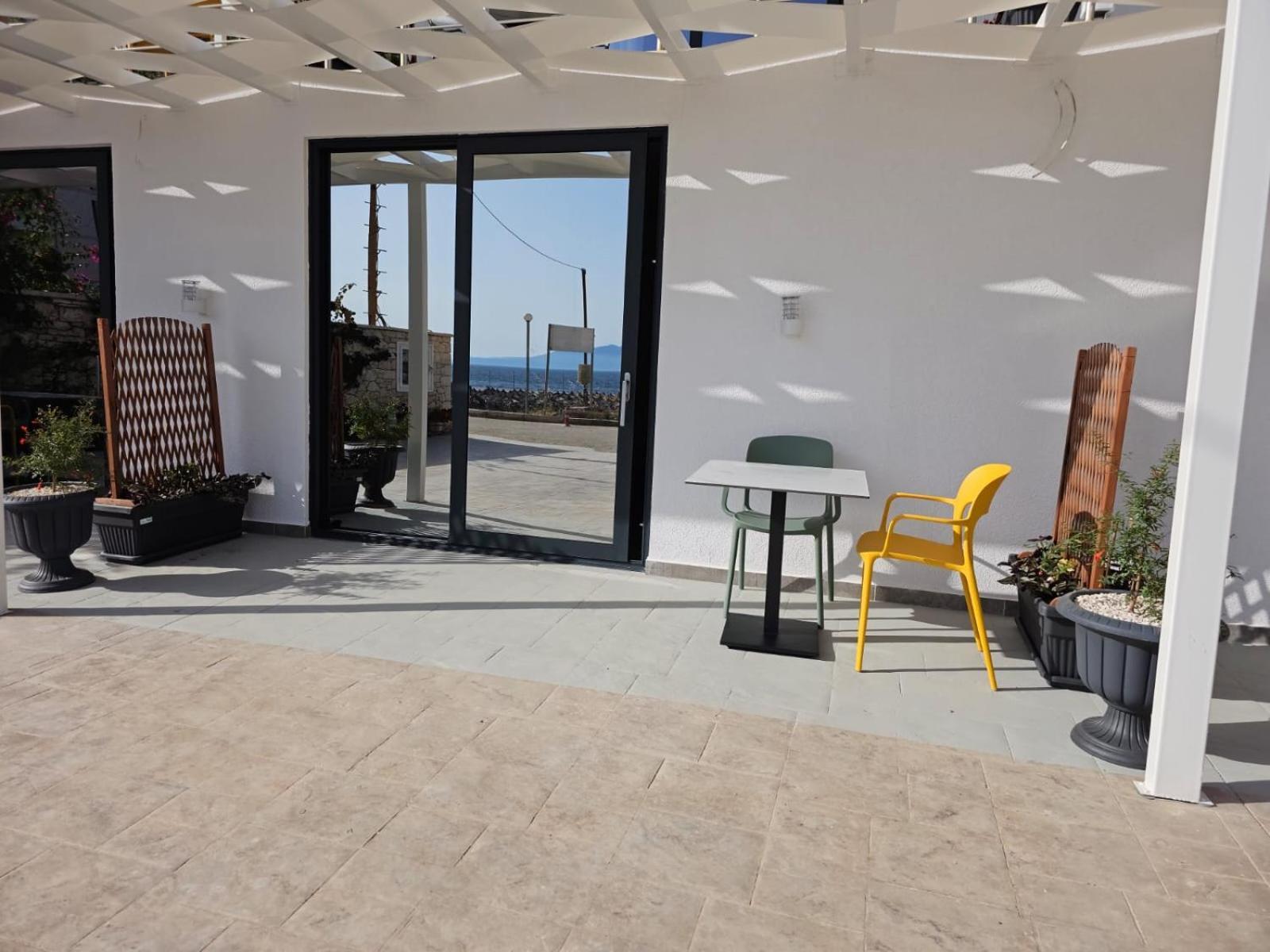 Ardit Seaside Rooms ساراندا المظهر الخارجي الصورة